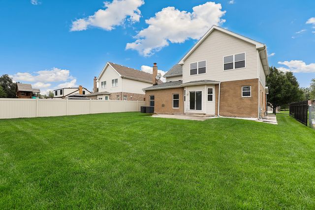 8542 Latrobe Avenue, Burbank, IL 60459