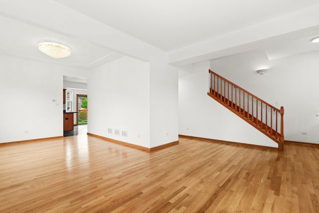 8542 Latrobe Avenue, Burbank, IL 60459