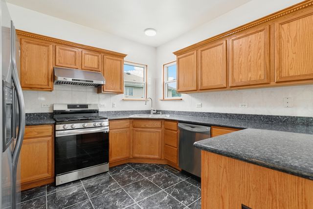 8542 Latrobe Avenue, Burbank, IL 60459