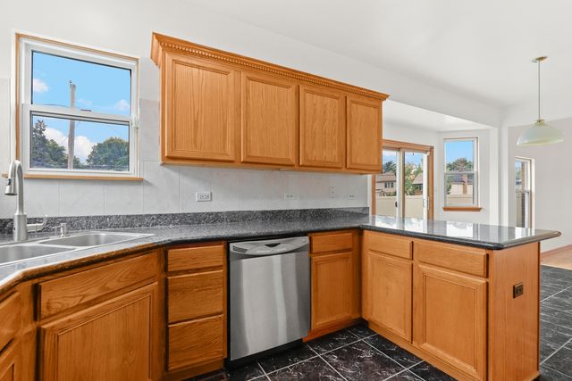 8542 Latrobe Avenue, Burbank, IL 60459