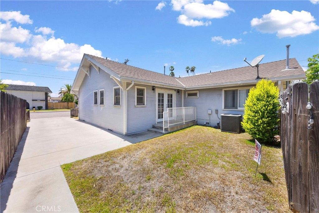 Image 6 of property listing at 1451 1455 3rd Street, La Verne, CA 91750