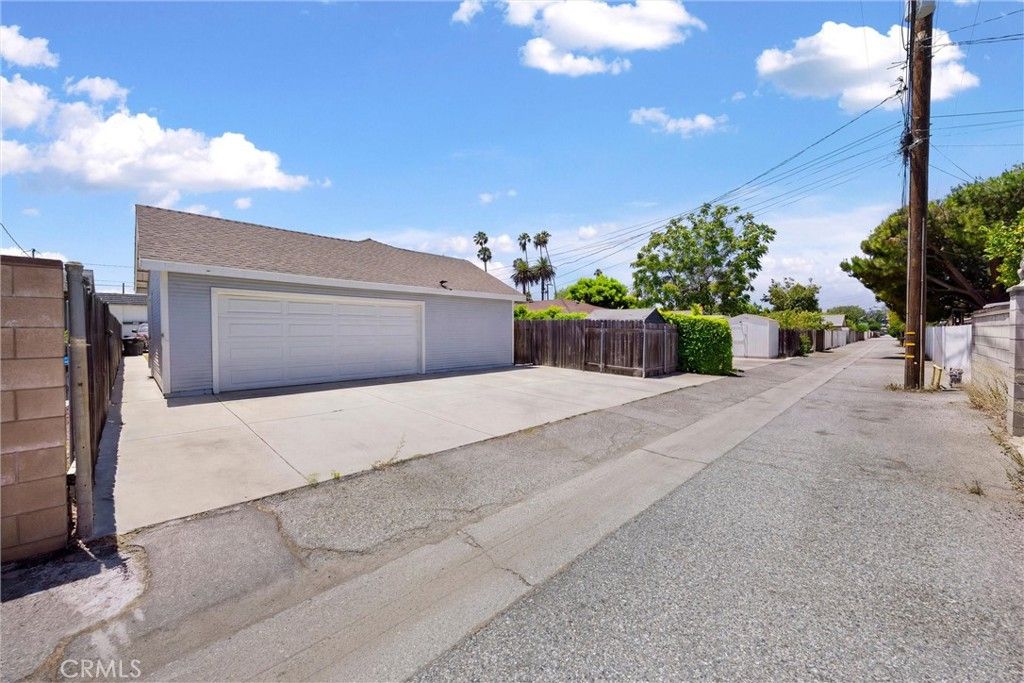 Image 8 of property listing at 1451 1455 3rd Street, La Verne, CA 91750