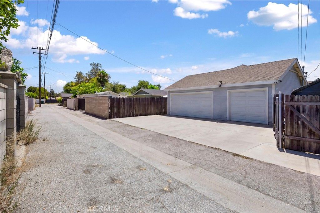Image 9 of property listing at 1451 1455 3rd Street, La Verne, CA 91750