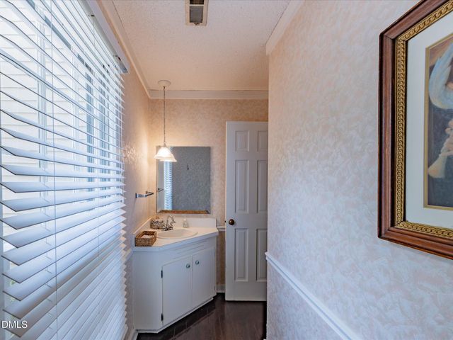 101 Oakwood Drive, Wake Forest, NC 27587