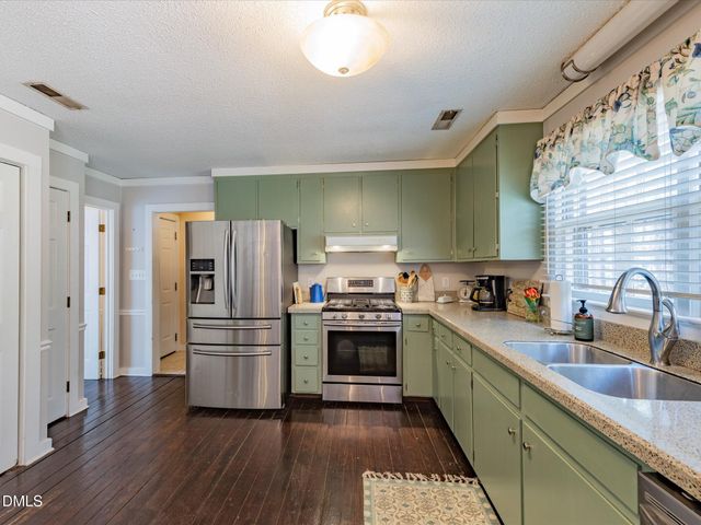 101 Oakwood Drive, Wake Forest, NC 27587