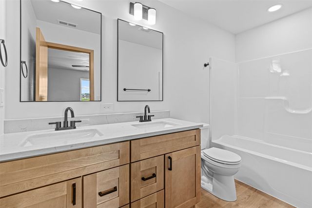 628 Catherine Drive, Tiffin, IA 52340