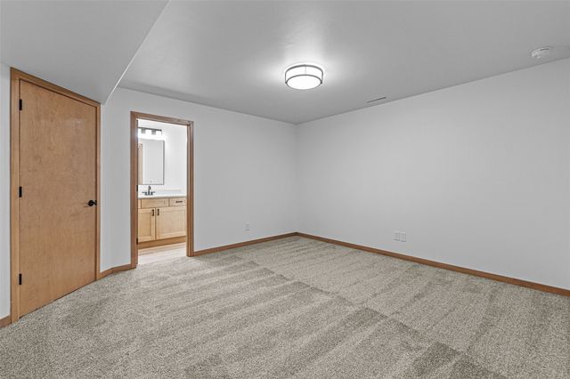 628 Catherine Drive, Tiffin, IA 52340