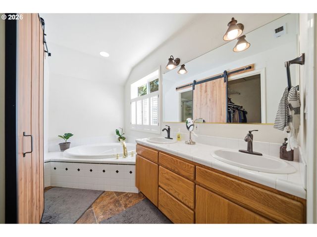 28908 Ne 58TH Cir, Camas, WA 98607