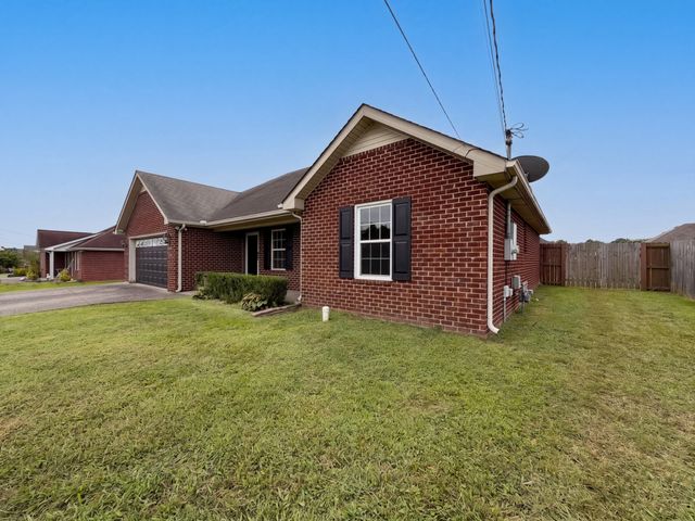 8018 Valencia Dr, Smyrna, TN 37167