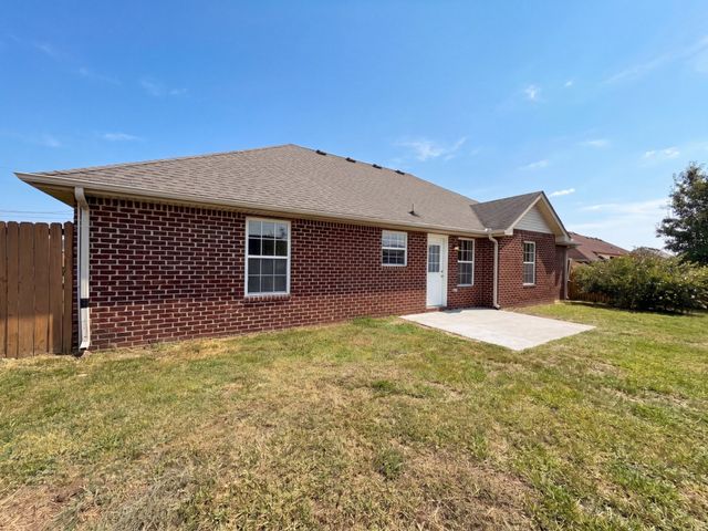 8018 Valencia Dr, Smyrna, TN 37167
