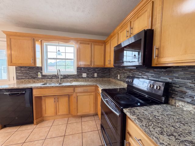 8018 Valencia Dr, Smyrna, TN 37167
