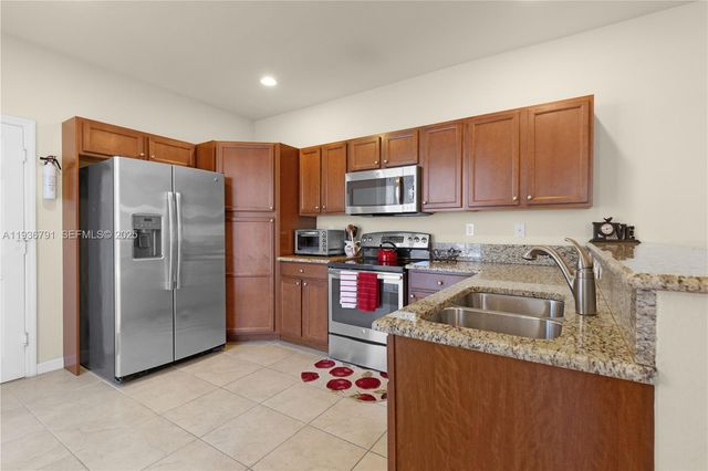 16789 SW 96th St, Miami, FL 33196