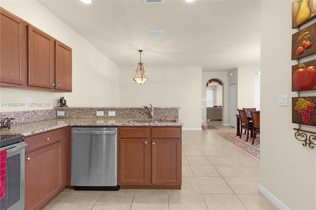 16789 SW 96th St, Miami, FL 33196