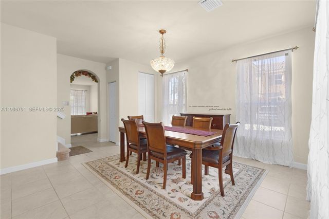 16789 SW 96th St, Miami, FL 33196