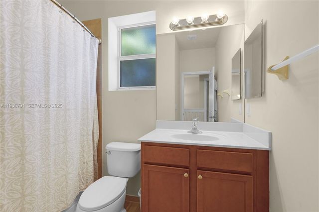 16789 SW 96th St, Miami, FL 33196