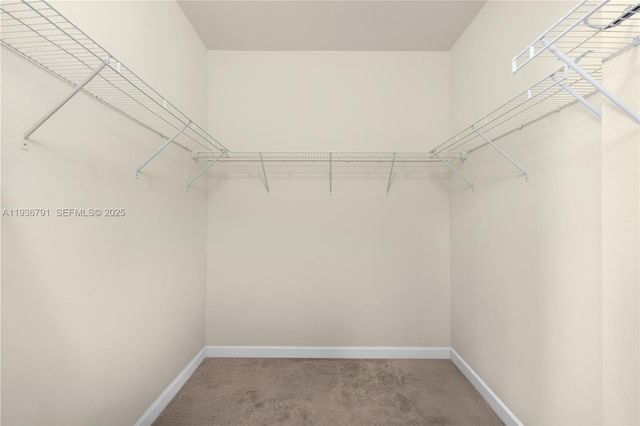 16789 SW 96th St, Miami, FL 33196