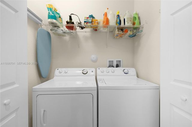 16789 SW 96th St, Miami, FL 33196