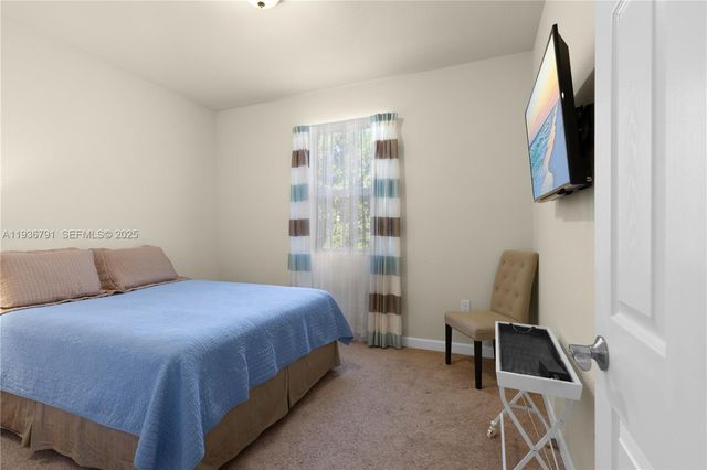 16789 SW 96th St, Miami, FL 33196