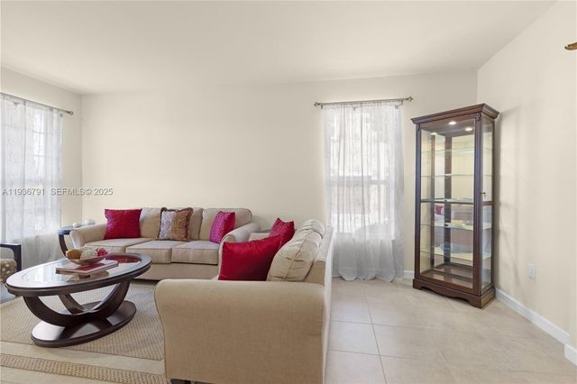 16789 SW 96th St, Miami, FL 33196