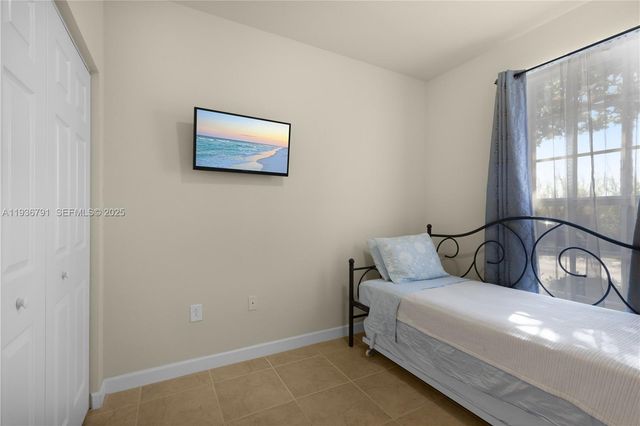 16789 SW 96th St, Miami, FL 33196