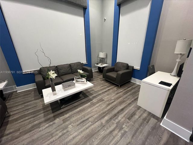 16789 SW 96th St, Miami, FL 33196