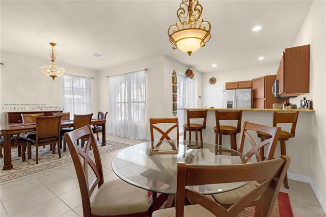 16789 SW 96th St, Miami, FL 33196