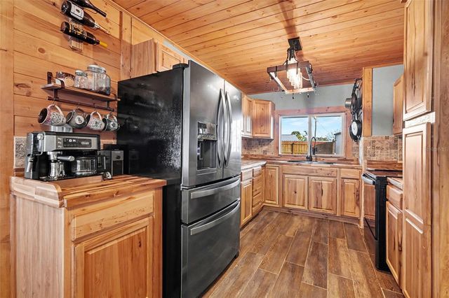 557 FLAME TREE DRIVE, Apollo Beach, FL 33572