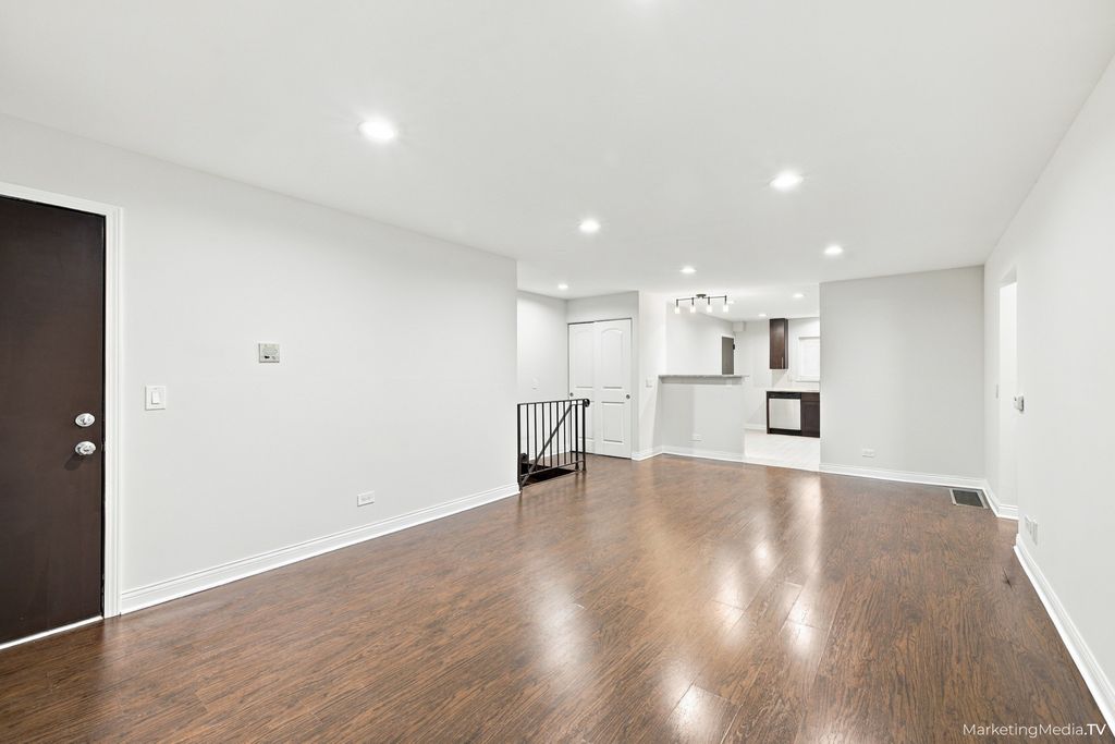 400 E KENSINGTON Road B, Mount Prospect, IL 60056 — photo 4