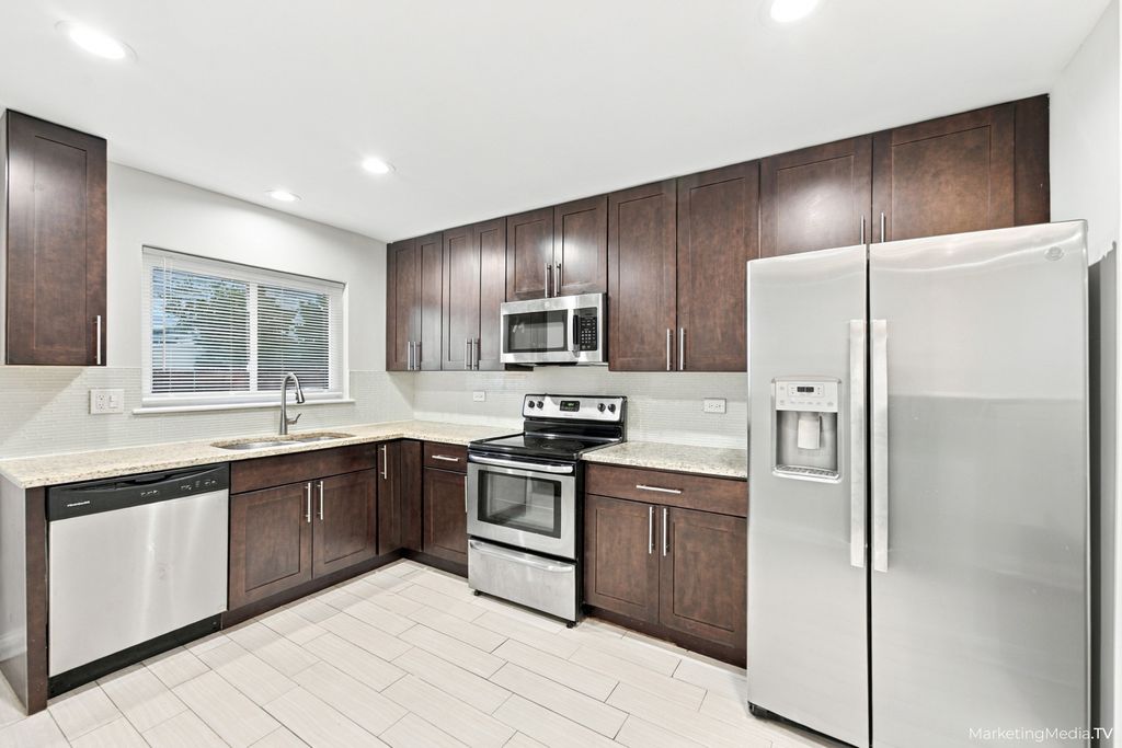 400 E KENSINGTON Road B, Mount Prospect, IL 60056 — photo 5