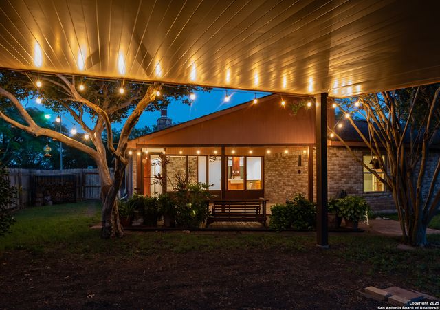 221 W Tanglewood, New Braunfels, TX 78130