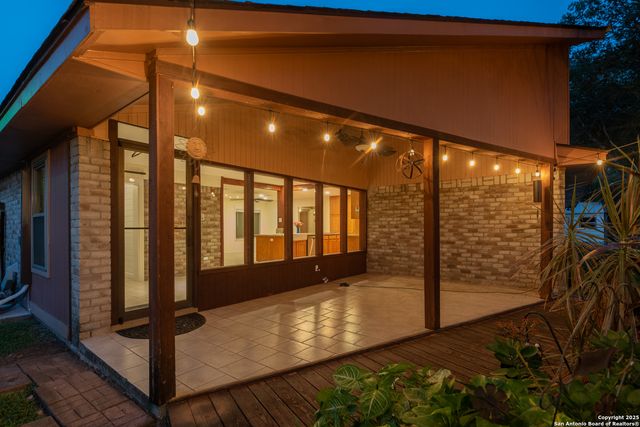 221 W Tanglewood, New Braunfels, TX 78130