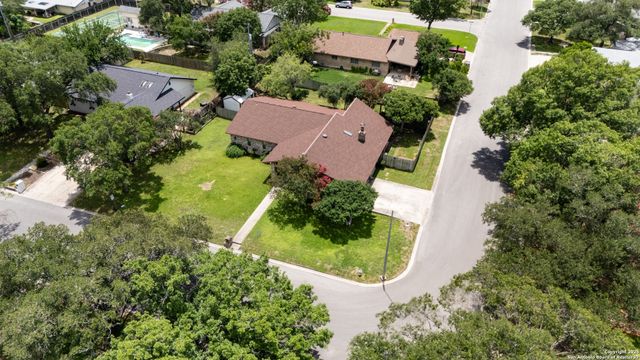 221 W Tanglewood, New Braunfels, TX 78130