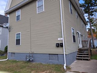93 Dawes St, Springfield, MA 01109