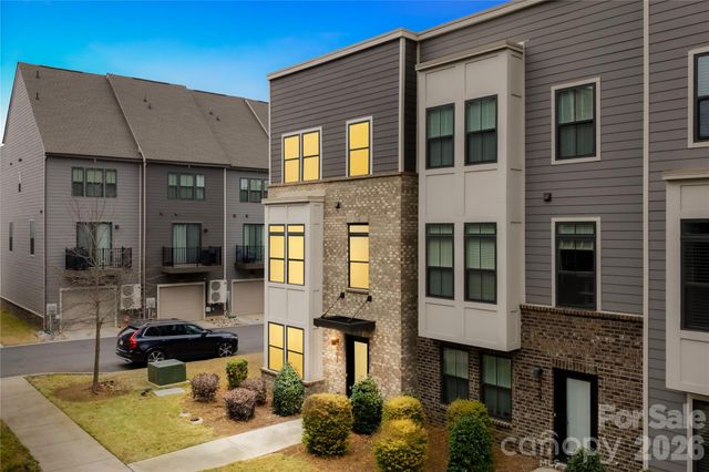 563 Nantahala Drive, Charlotte, NC 28211