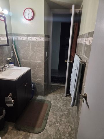 496 NW 165th St Road D214, Miami, FL 33169