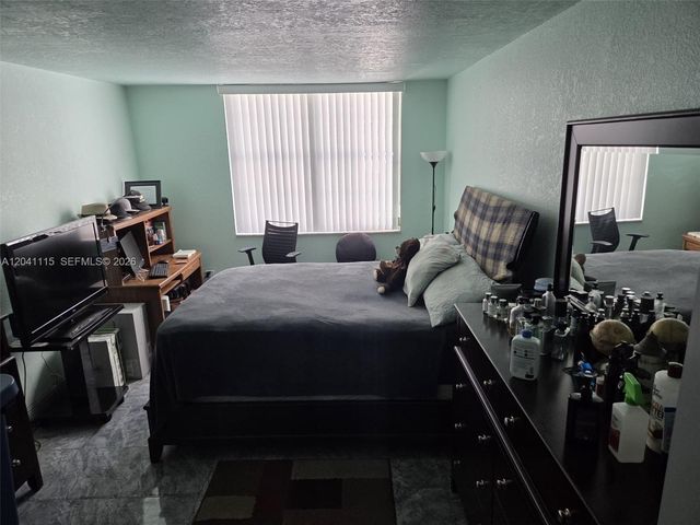 496 NW 165th St Road D214, Miami, FL 33169