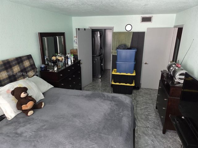 496 NW 165th St Road D214, Miami, FL 33169