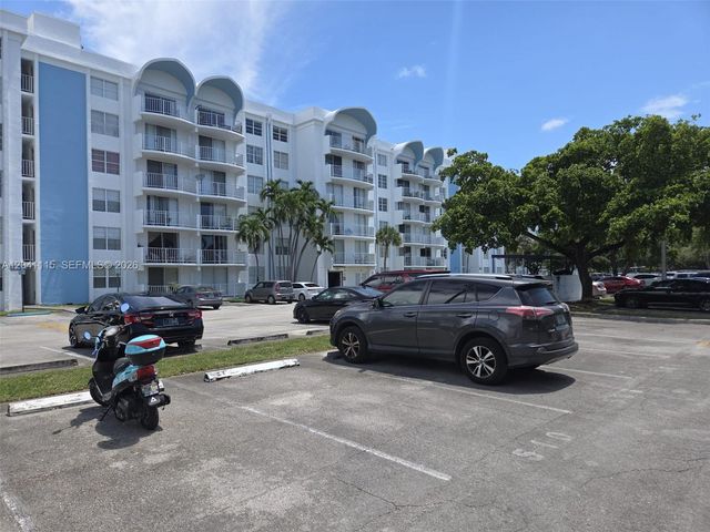 496 NW 165th St Road D214, Miami, FL 33169