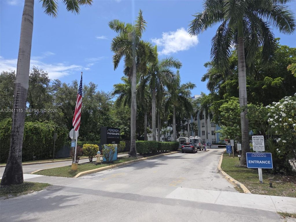 496 NW 165th St Road D214, Miami, FL 33169