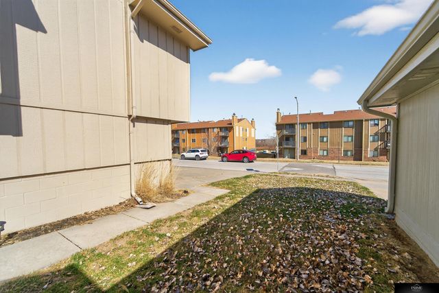 3612 N 104 Avenue, Omaha, NE 68134