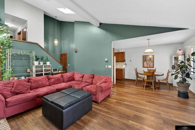 3612 N 104 Avenue, Omaha, NE 68134