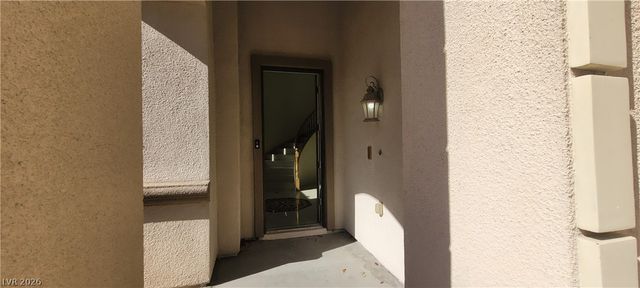 7728 VILLA DE LA PAZ Avenue, Las Vegas, NV 89131