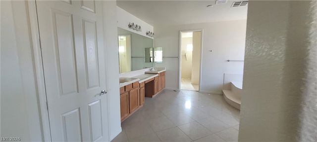 7728 VILLA DE LA PAZ Avenue, Las Vegas, NV 89131