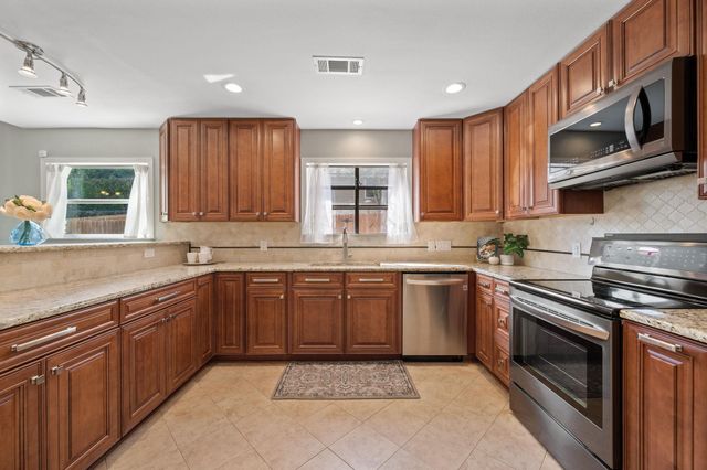 20807 Boggy Ford RD, Lago Vista, TX 78645