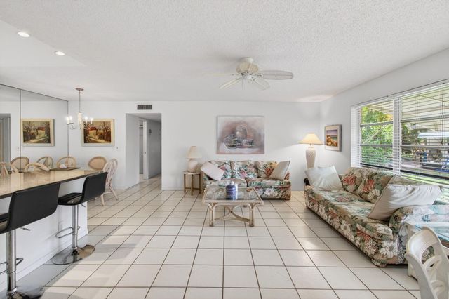 1327 High Point Way SE D, Delray Beach, FL 33445