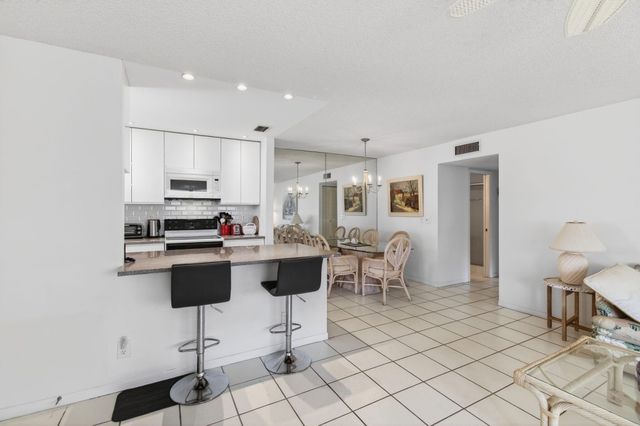 1327 High Point Way SE D, Delray Beach, FL 33445