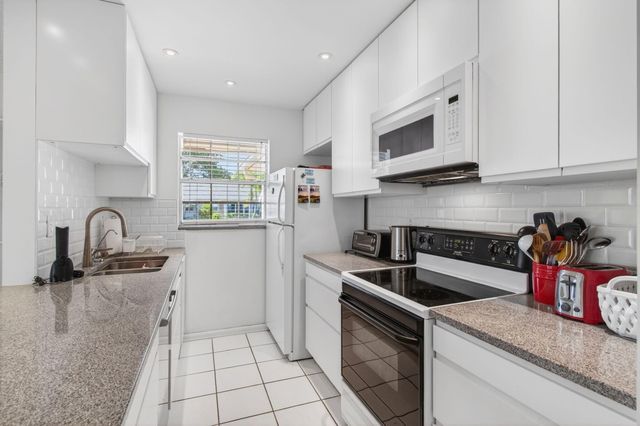 1327 High Point Way SE D, Delray Beach, FL 33445