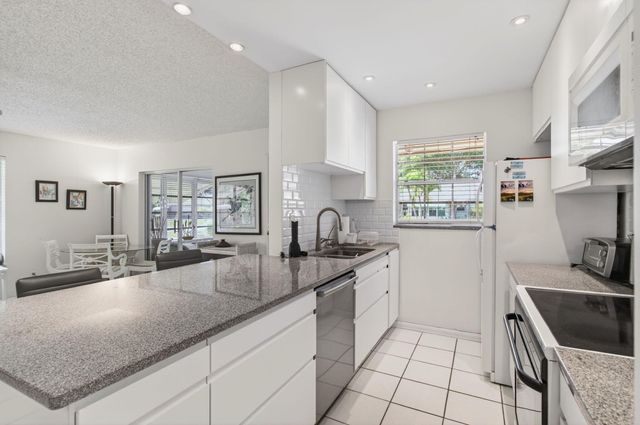 1327 High Point Way SE D, Delray Beach, FL 33445