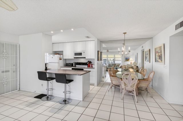 1327 High Point Way SE D, Delray Beach, FL 33445