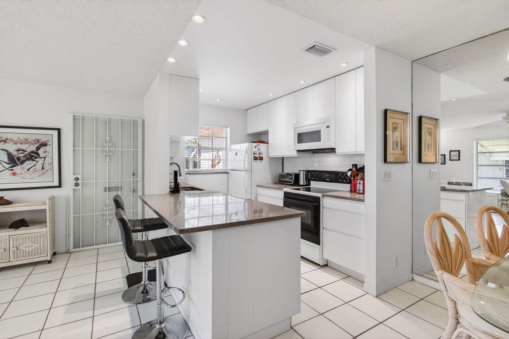 1327 High Point Way SE D, Delray Beach, FL 33445